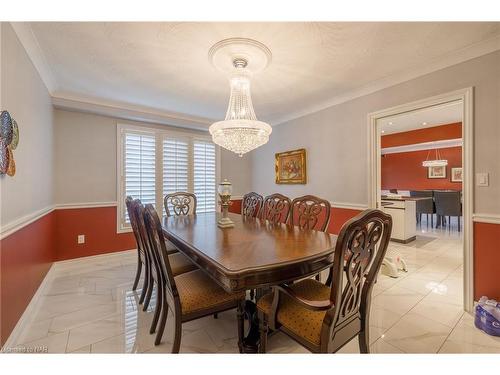 7755 South Wood Drive, Niagara Falls, ON - Indoor Photo Showing Dining Room