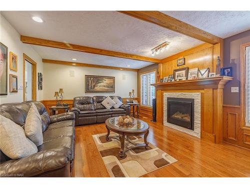 7755 South Wood Drive, Niagara Falls, ON - Indoor Photo Showing Living Room With Fireplace