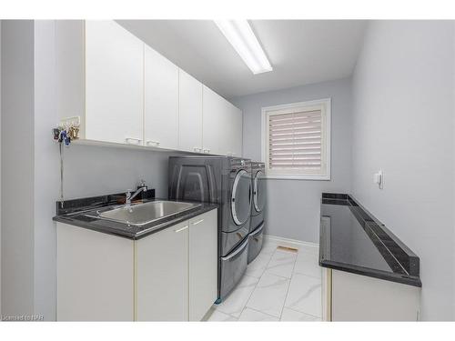 7755 South Wood Drive, Niagara Falls, ON - Indoor Photo Showing Laundry Room
