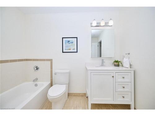 226-8111 Forest Glen Drive, Niagara Falls, ON - Indoor Photo Showing Bathroom