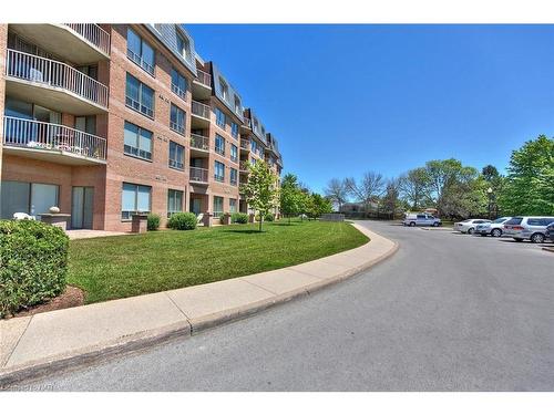 226-8111 Forest Glen Drive, Niagara Falls, ON - Outdoor With Balcony With Facade