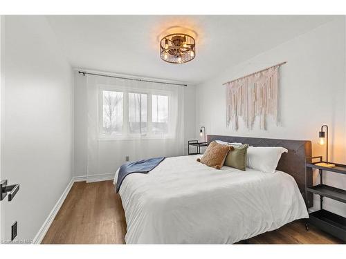 4 Hillcrest Road, Port Colborne, ON - Indoor Photo Showing Bedroom