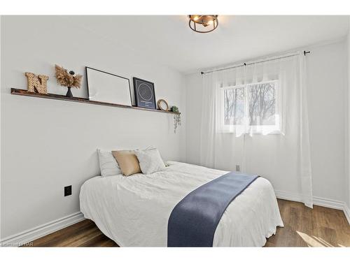 4 Hillcrest Road, Port Colborne, ON - Indoor Photo Showing Bedroom