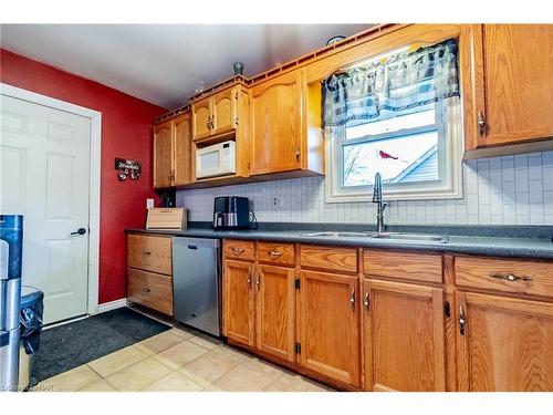 678 Hines Road, Dunnville, ON - Indoor Photo Showing Kitchen With Double Sink