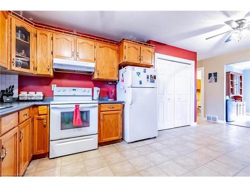 678 Hines Road, Dunnville, ON - Indoor Photo Showing Kitchen
