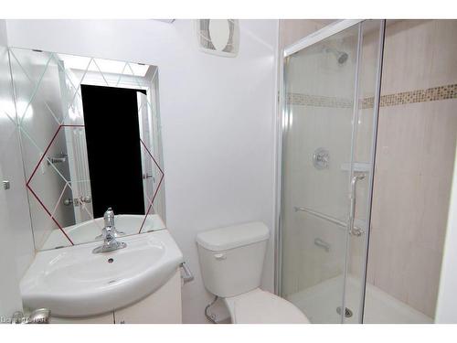 24 Riverview Boulevard, St. Catharines, ON - Indoor Photo Showing Bathroom
