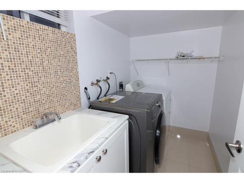 24 Riverview Boulevard, St. Catharines, ON - Indoor Photo Showing Laundry Room