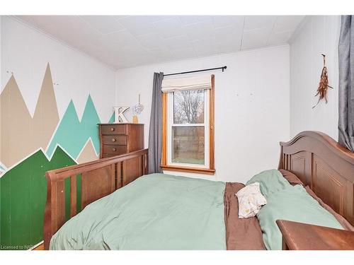 48 Derner Line, Haldimand County, ON - Indoor Photo Showing Bedroom