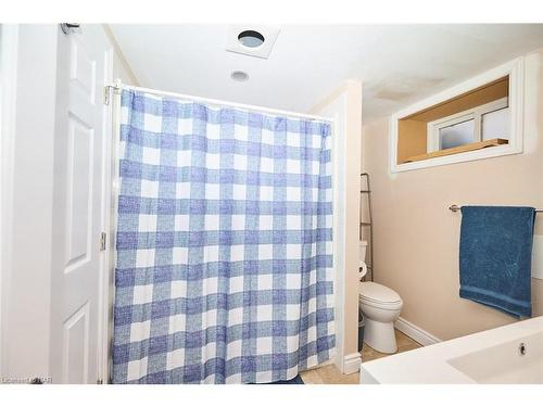 48 Derner Line, Haldimand County, ON - Indoor Photo Showing Bathroom