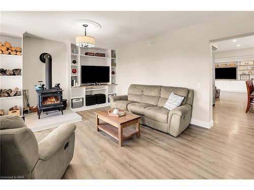 11035 Sodom Road, Niagara Falls, ON - Indoor Photo Showing Living Room With Fireplace