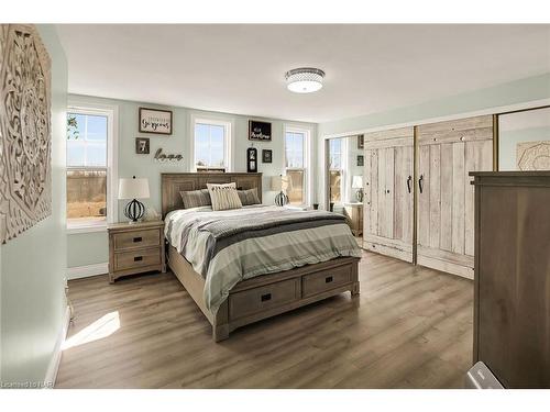 11035 Sodom Road, Niagara Falls, ON - Indoor Photo Showing Bedroom