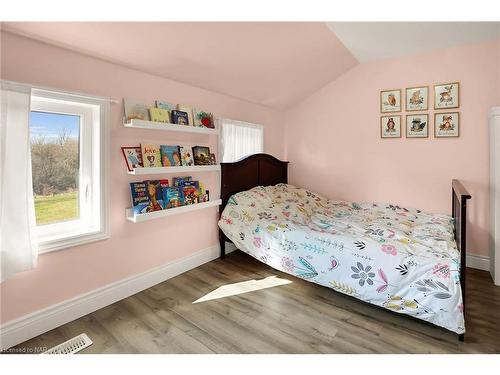 11035 Sodom Road, Niagara Falls, ON - Indoor Photo Showing Bedroom