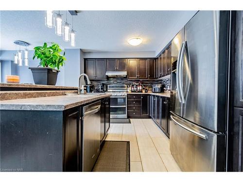 49 Abbott Place, Fonthill, ON - Indoor Photo Showing Kitchen With Upgraded Kitchen