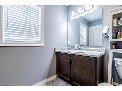 49 Abbott Place, Fonthill, ON - Indoor Photo Showing Bathroom
