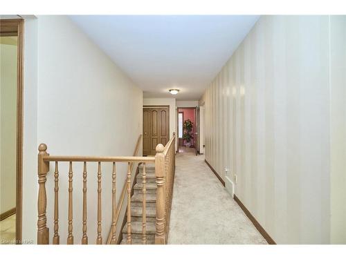 12 Rolling Meadows Boulevard, Fonthill, ON - Indoor Photo Showing Other Room