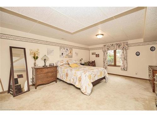 12 Rolling Meadows Boulevard, Fonthill, ON - Indoor Photo Showing Bedroom