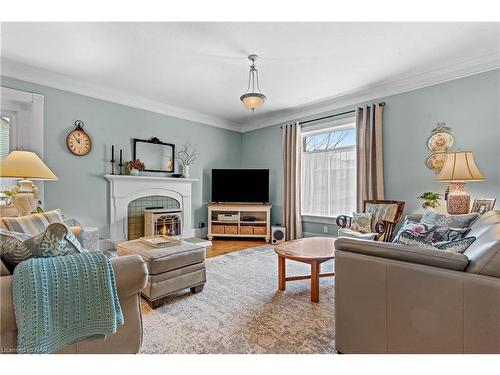 316 Canboro Road, Ridgeville, ON - Indoor Photo Showing Living Room