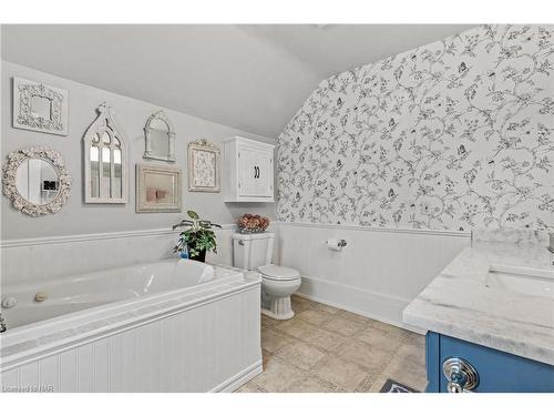 316 Canboro Road, Ridgeville, ON - Indoor Photo Showing Bathroom