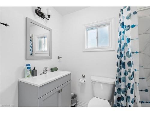 6579 Cleveland Avenue, Niagara Falls, ON - Indoor Photo Showing Bathroom
