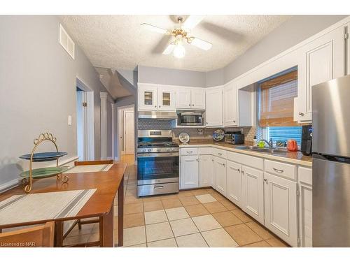4764 St Clair Avenue, Niagara Falls, ON - Indoor Photo Showing Kitchen With Double Sink