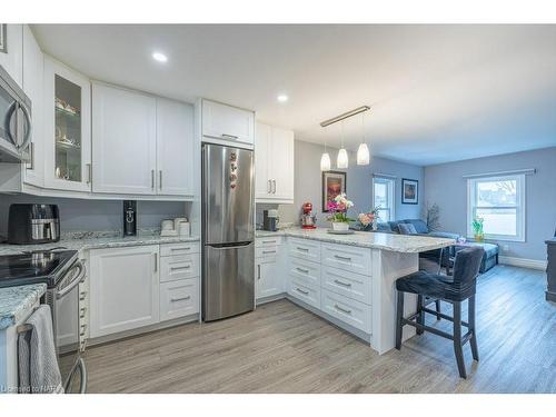 4764 St Clair Avenue, Niagara Falls, ON - Indoor Photo Showing Kitchen With Upgraded Kitchen