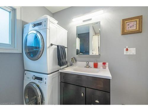 4764 St Clair Avenue, Niagara Falls, ON - Indoor Photo Showing Laundry Room
