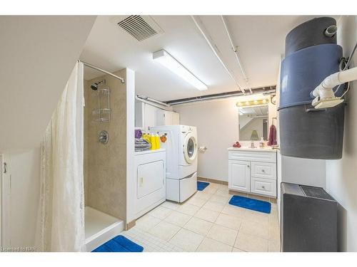 4764 St Clair Avenue, Niagara Falls, ON - Indoor Photo Showing Laundry Room