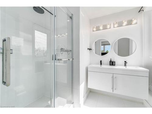 312-6065 Mcleod Road, Niagara Falls, ON - Indoor Photo Showing Bathroom