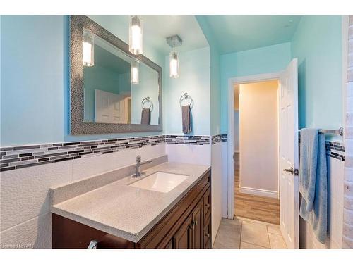 60 Wakelin Terrace, St. Catharines, ON - Indoor Photo Showing Bathroom