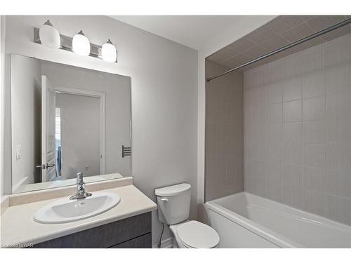 21 Elderberry Road, Thorold, ON - Indoor Photo Showing Bathroom