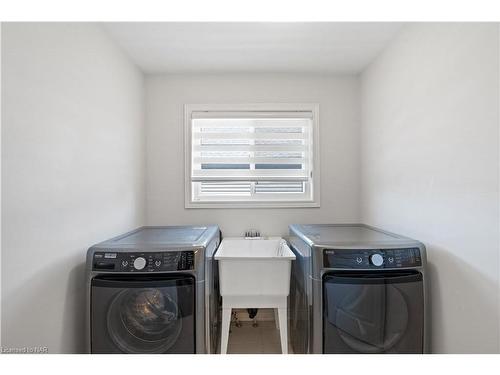 21 Elderberry Road, Thorold, ON - Indoor Photo Showing Laundry Room