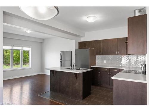 21 Elderberry Road, Thorold, ON - Indoor Photo Showing Kitchen With Double Sink