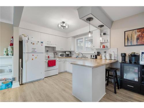 38 Caithness Drive, Welland, ON - Indoor Photo Showing Kitchen