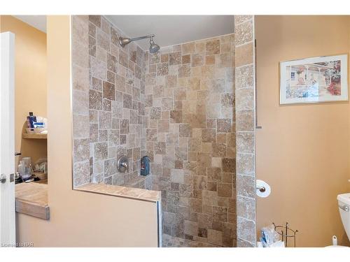 38 Caithness Drive, Welland, ON - Indoor Photo Showing Bathroom