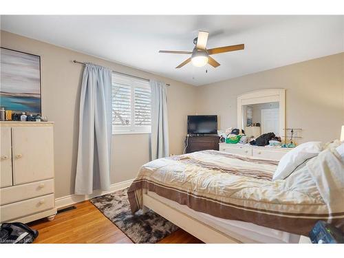 38 Caithness Drive, Welland, ON - Indoor Photo Showing Bedroom
