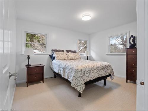 2692 Chippawa Road, Port Colborne, ON - Indoor Photo Showing Bedroom