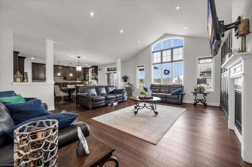 1530 Abingdon Road, Caistor Centre, ON - Indoor Photo Showing Living Room