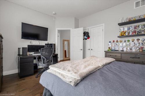 1530 Abingdon Road, Caistor Centre, ON - Indoor Photo Showing Bedroom