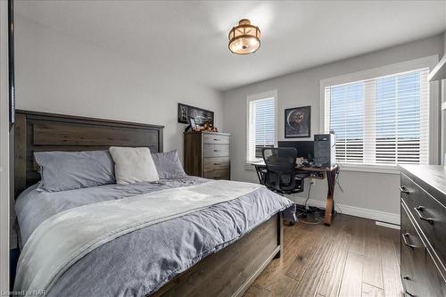 1530 Abingdon Road, Caistor Centre, ON - Indoor Photo Showing Bedroom