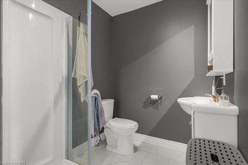 1530 Abingdon Road, Caistor Centre, ON - Indoor Photo Showing Bathroom