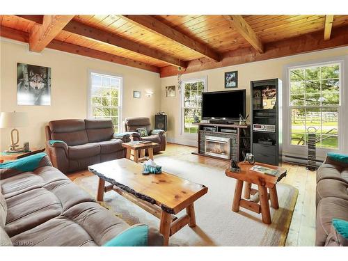 3200 Bertie Road, Ridgeway, ON - Indoor Photo Showing Living Room