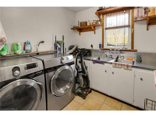 3200 Bertie Road, Ridgeway, ON - Indoor Photo Showing Laundry Room
