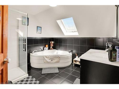 3200 Bertie Road, Ridgeway, ON - Indoor Photo Showing Bathroom