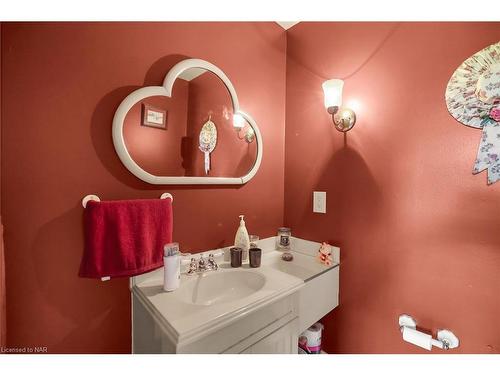 3200 Bertie Road, Ridgeway, ON - Indoor Photo Showing Bathroom