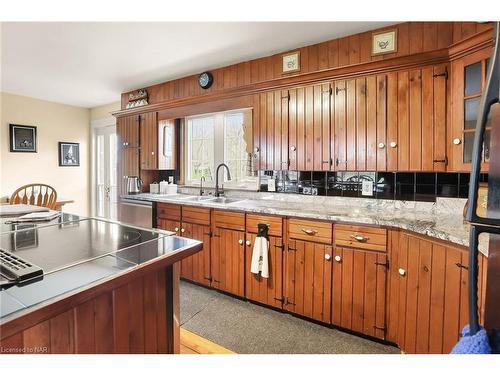 3200 Bertie Road, Ridgeway, ON - Indoor Photo Showing Kitchen With Double Sink