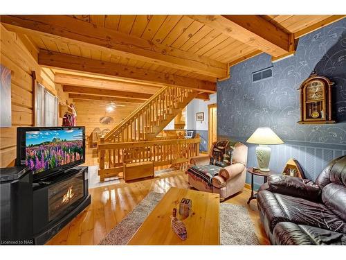 8 Four Mile Creek Road, Niagara-On-The-Lake, ON - Indoor Photo Showing Living Room With Fireplace