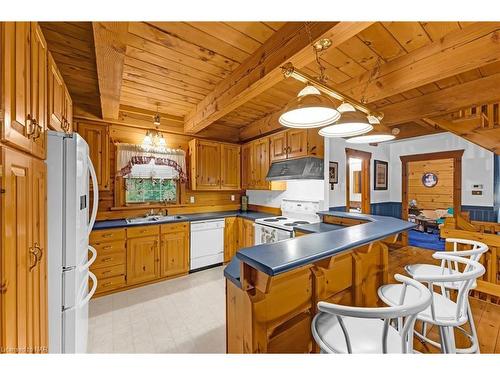 8 Four Mile Creek Road, Niagara-On-The-Lake, ON - Indoor Photo Showing Kitchen With Double Sink