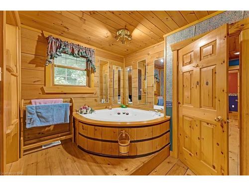 8 Four Mile Creek Road, Niagara-On-The-Lake, ON - Indoor Photo Showing Bathroom