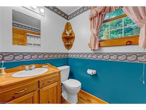 8 Four Mile Creek Road, Niagara-On-The-Lake, ON - Indoor Photo Showing Bathroom