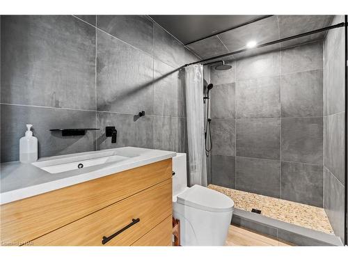 24 Olde School Court, St. Catharines, ON - Indoor Photo Showing Bathroom
